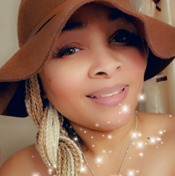 Meet your Posher, Qiana - Picture 2 of 2